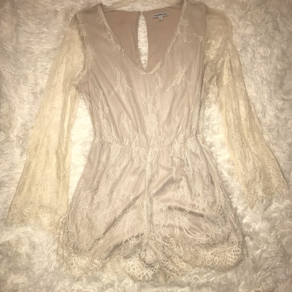 Gorgeous nude lace romper - Picture 2 of 2